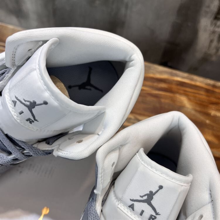 AIR JORDAN 1 MID ‘GREY SAIL’ – NSN030