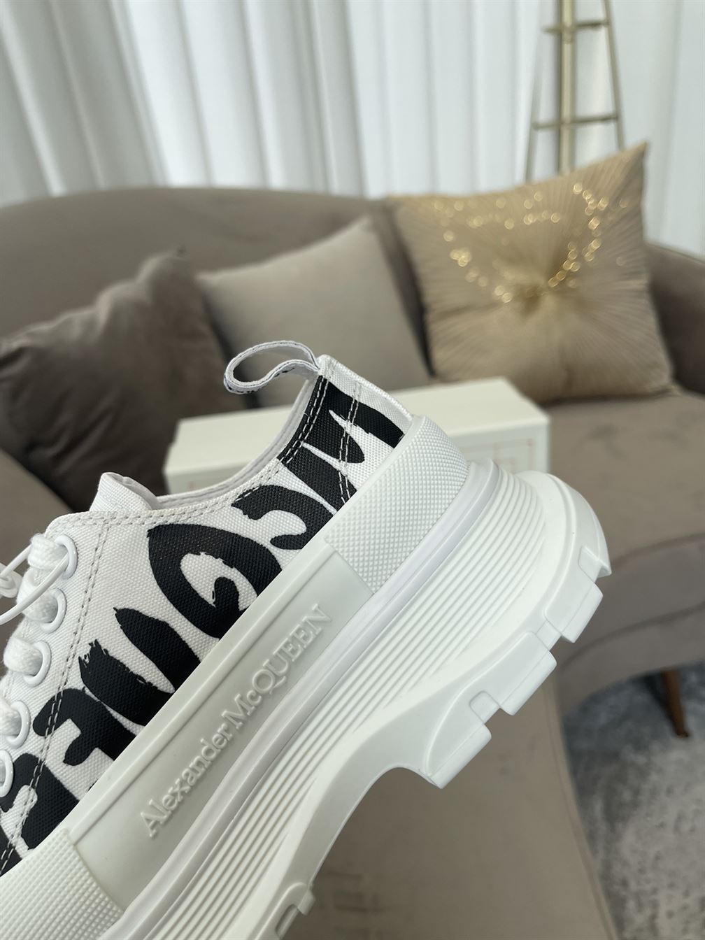 ALEXANDER MCQUEEN GRAFFITI TREAD SLICK LOW-TOP SNEAKERS - ALD033