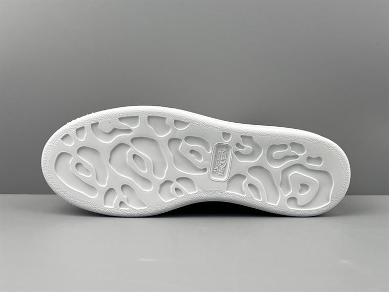 ALEXANDER MCQUEEN OVERSIZED SNEAKER - ALD038