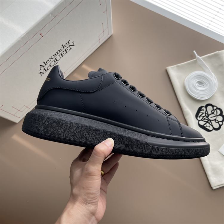 ALEXANDER MCQUEEN OVERSIZED SNEAKER BLACK SUEDE - ALD016