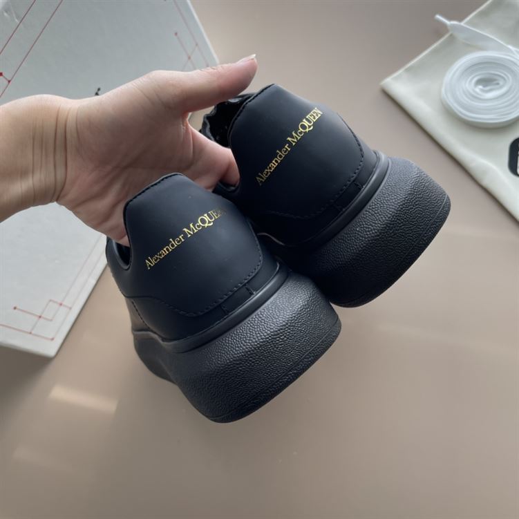 ALEXANDER MCQUEEN OVERSIZED SNEAKER BLACK SUEDE - ALD016