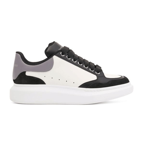 ALEXANDER MCQUEEN OVERSIZED SNEAKER IN BLACK/WHITE - ALD039