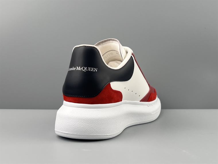 ALEXANDER MCQUEEN OVERSIZED SNEAKER IN BLACK/WHITE/RED - ALD037