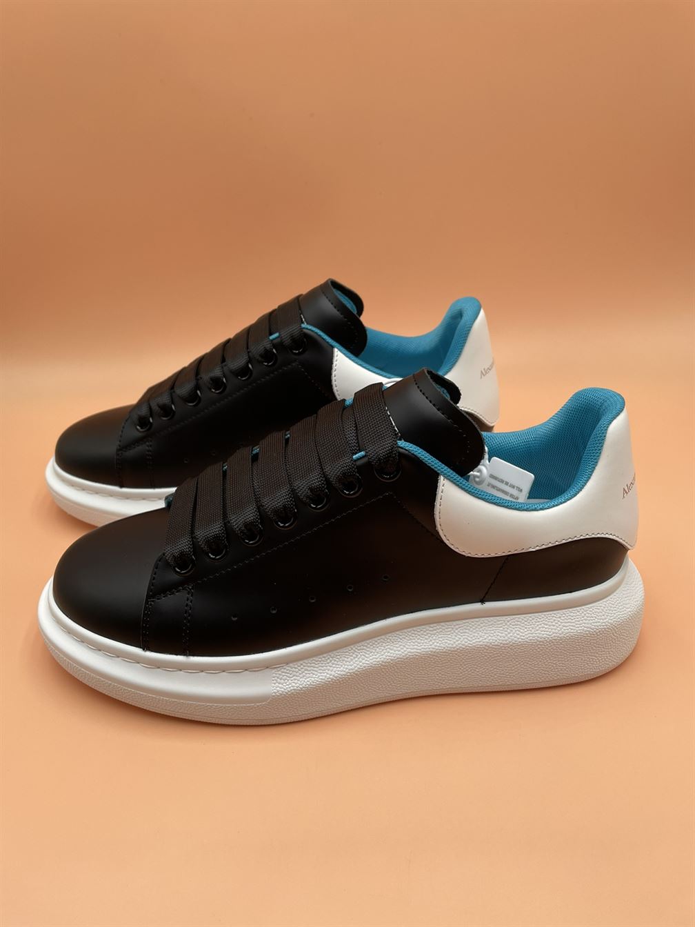 ALEXANDER MCQUEEN OVERSIZED SNEAKER IN NAVY/WHITE/LAPIS BLUE - ALD040