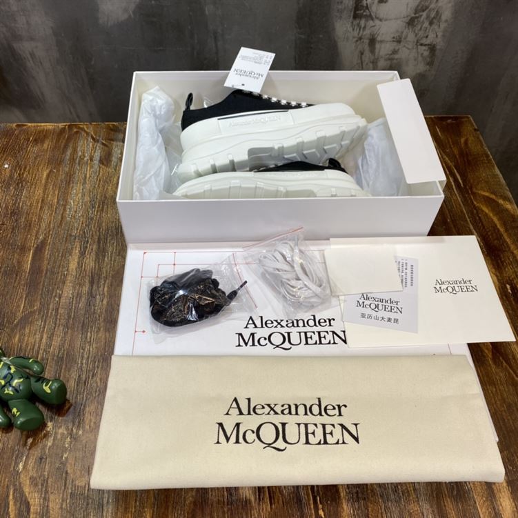 ALEXANDER MCQUEEN TREAD SLICK LOW TOP SNEAKER - ALD010