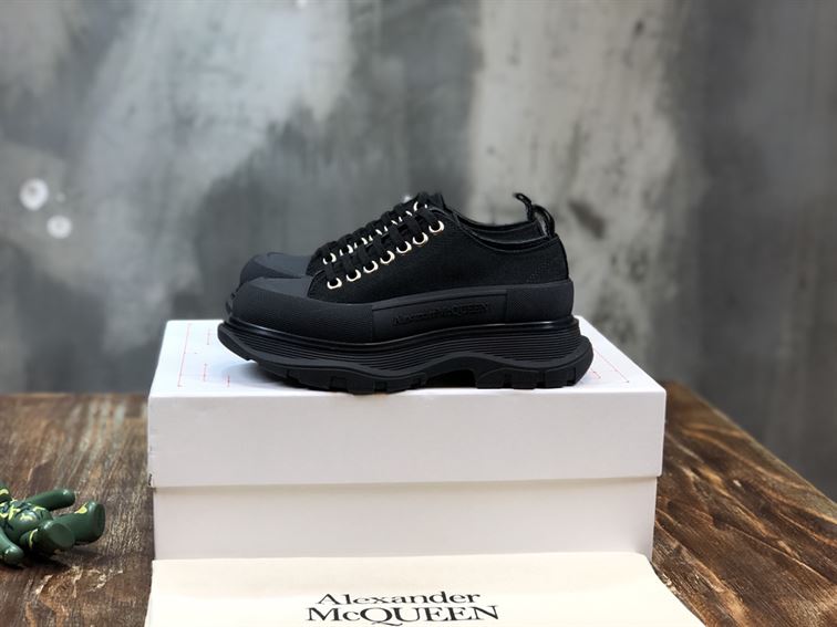 ALEXANDER MCQUEEN TREAD SLICK LOW-TOP SNEAKERS - ALD031