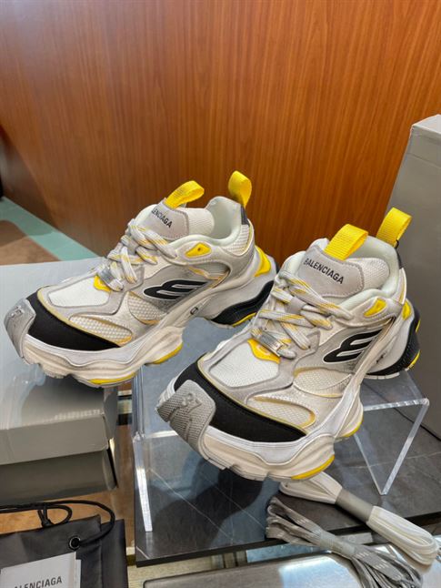 BALENCIAGA CARGO SNEAKER IN GREY BLACK AND YELLOW - BLA076