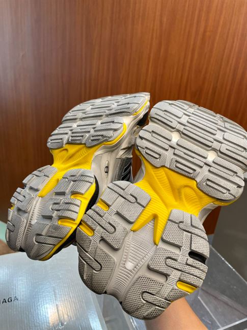 BALENCIAGA CARGO SNEAKER IN GREY BLACK AND YELLOW - BLA076