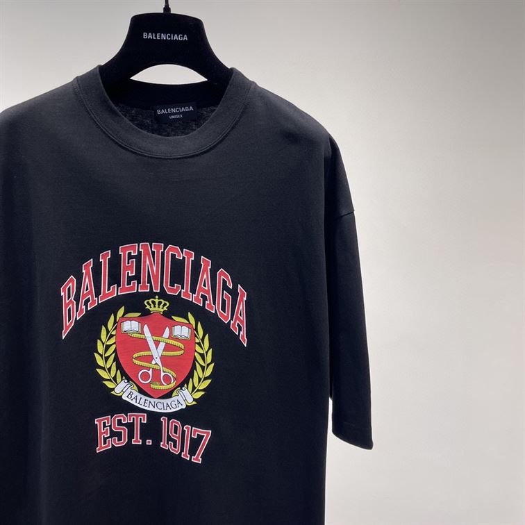 BALENCIAGA MEN'S COLLEGE T-SHIRT MEDIUM FIT IN BLACK - BAS010