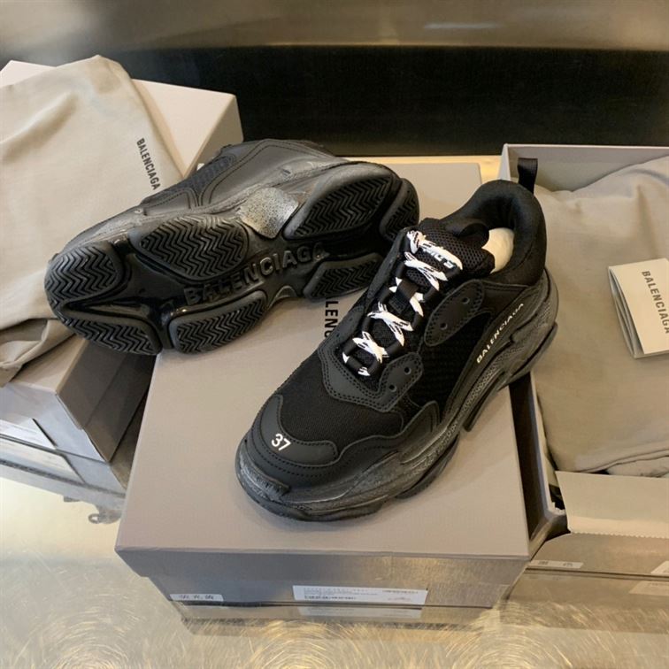 BALENCIAGA MEN'S TRIPLE S SNEAKER CLEAR SOLE IN BLACK - BLA014