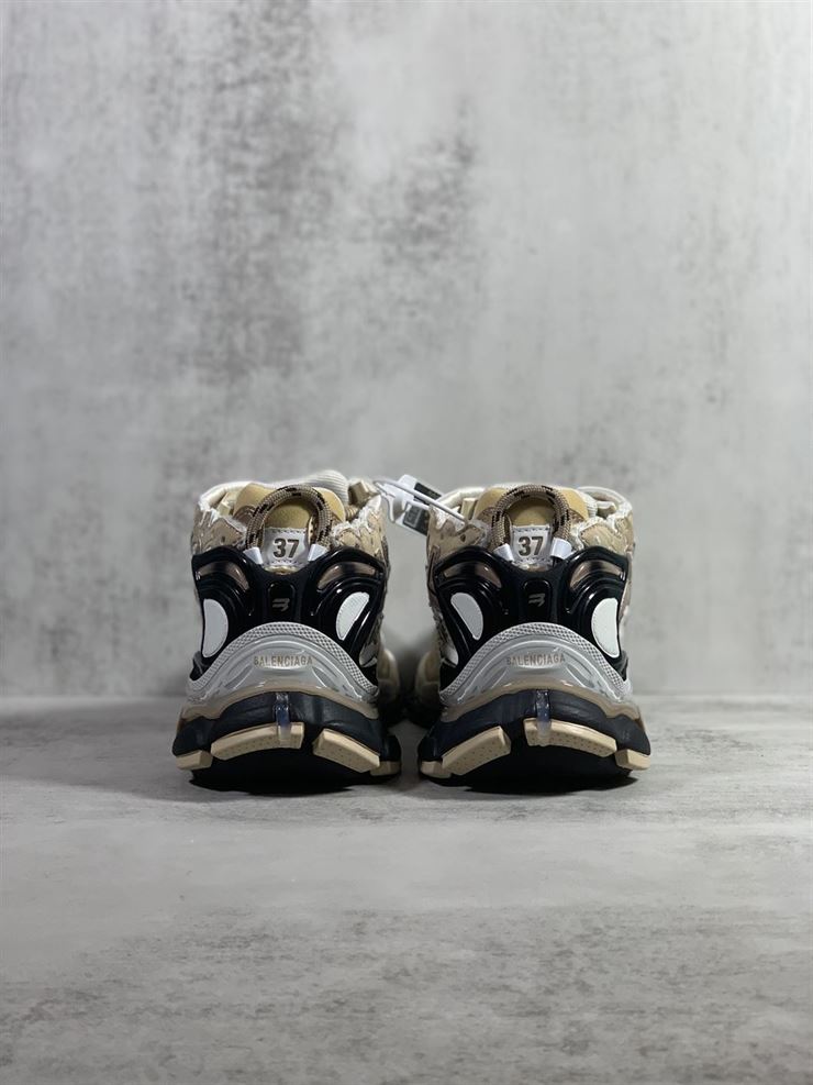 BALENCIAGA RUNNER SNEAKERS IN BEIGE - BLA053