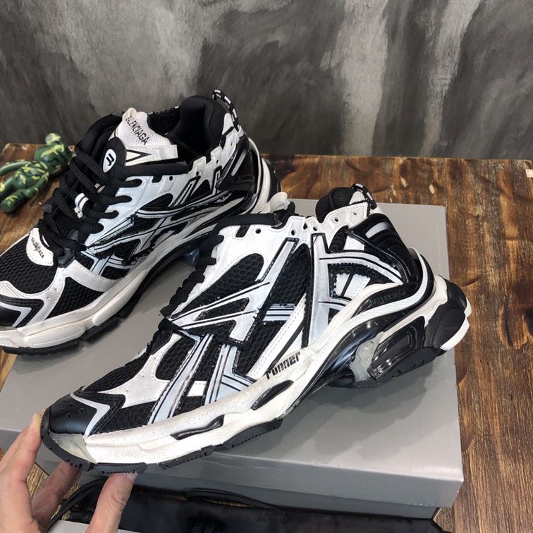 BALENCIAGA RUNNER SNEAKERS IN BLACK AND WHITE MESH AND NYLON - BLA008