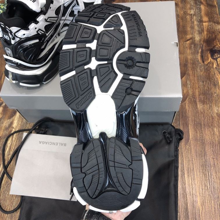 BALENCIAGA RUNNER SNEAKERS IN BLACK AND WHITE MESH AND NYLON - BLA008