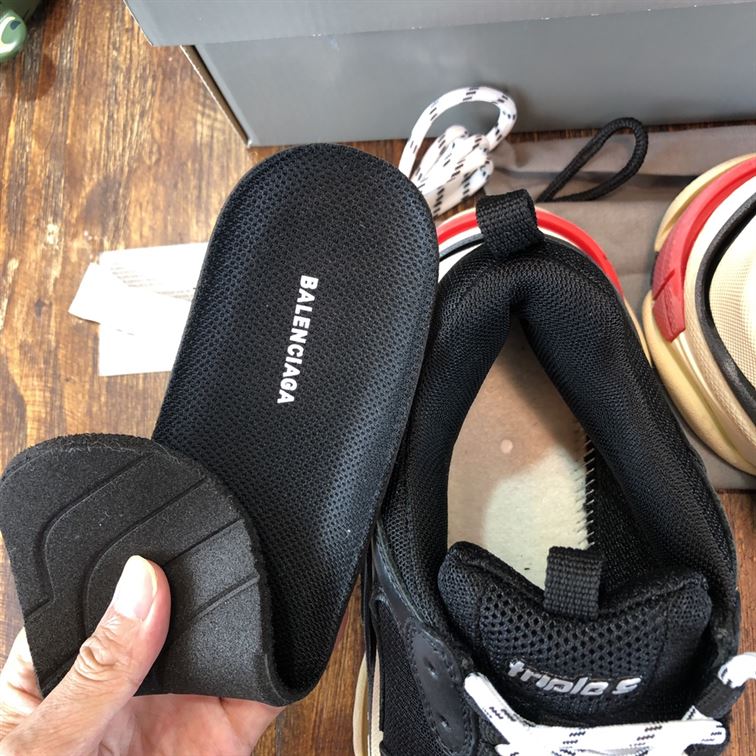 BALENCIAGA TRIPLE S IN BLACK - BLA028