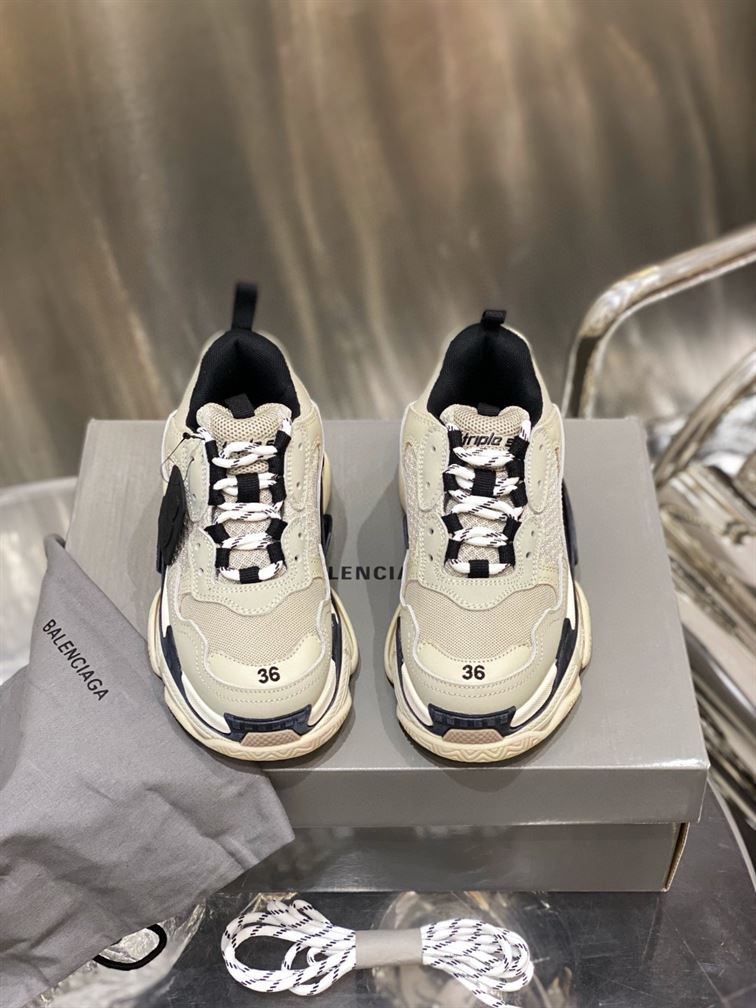 BALENCIAGA TRIPLE S SNEAKERS IN GREY AND BLACK - BLA020