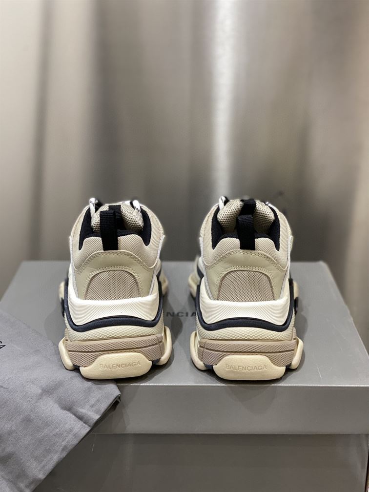 BALENCIAGA TRIPLE S SNEAKERS IN GREY AND BLACK - BLA020