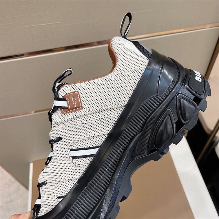 BURBERRY BLACK AND WHITE CANVAS ARTHUR SNEAKERS - BBR021