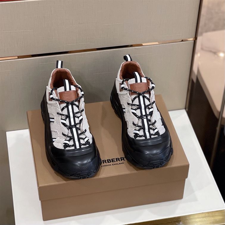 BURBERRY BLACK AND WHITE CANVAS ARTHUR SNEAKERS - BBR021