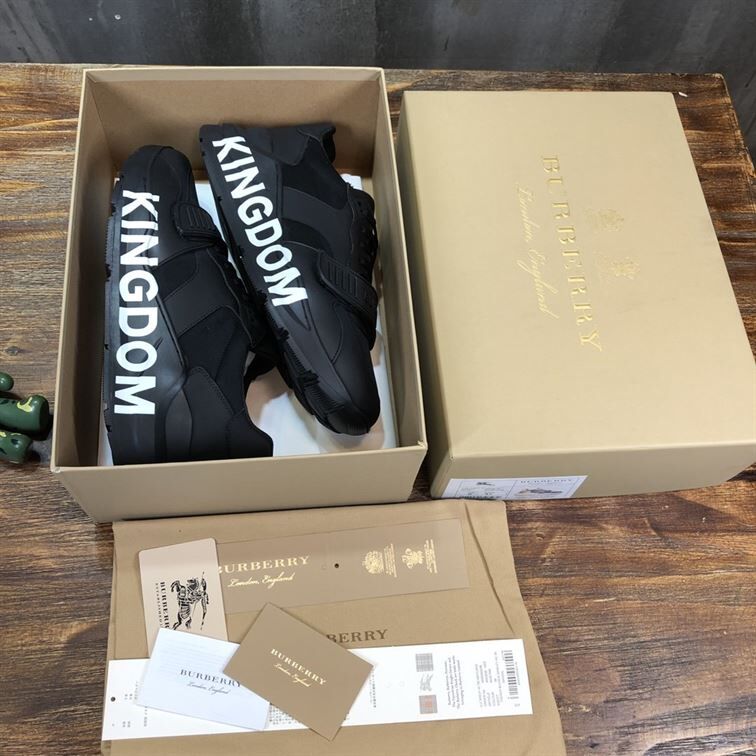 BURBERRY BLACK KINGDOM PRINT SNEAKERS - BBR030