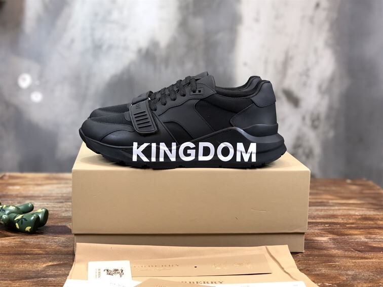 BURBERRY BLACK KINGDOM PRINT SNEAKERS - BBR030