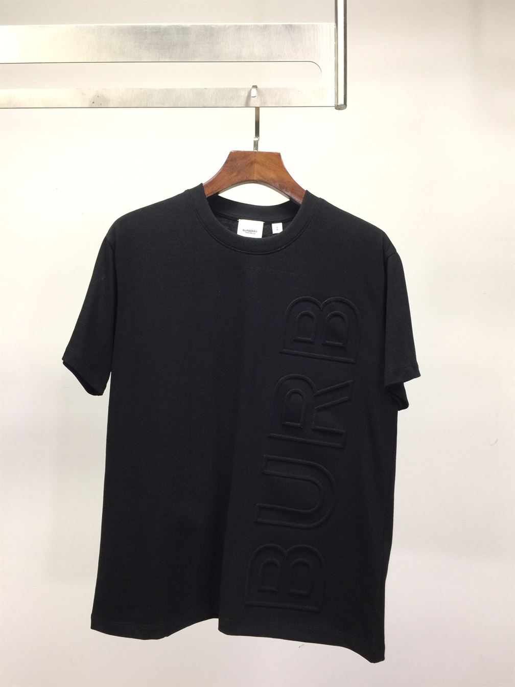 BURBERRY EMBOSSED LOGO COTTON OVERSIZED T-SHIRT - BRS025