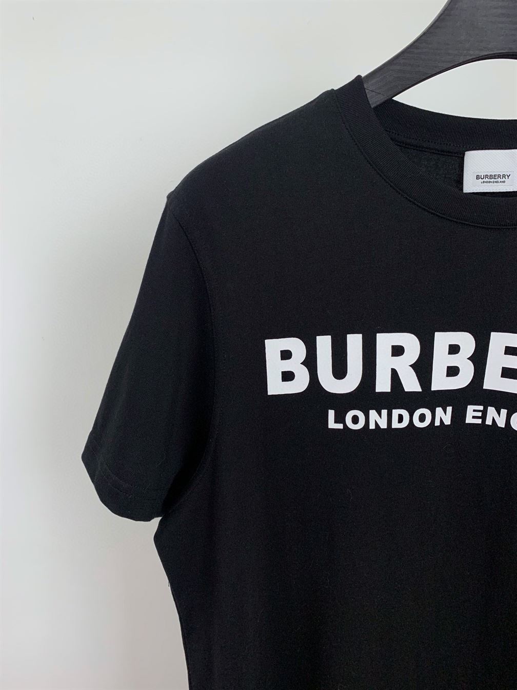 BURBERRY LOGO PRINT COTTON T-SHIRT IN BLACK - BRS008