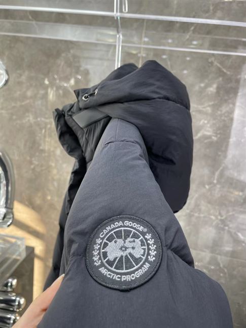 CANADA GOOSE LONG PUFFER COAT - CN20