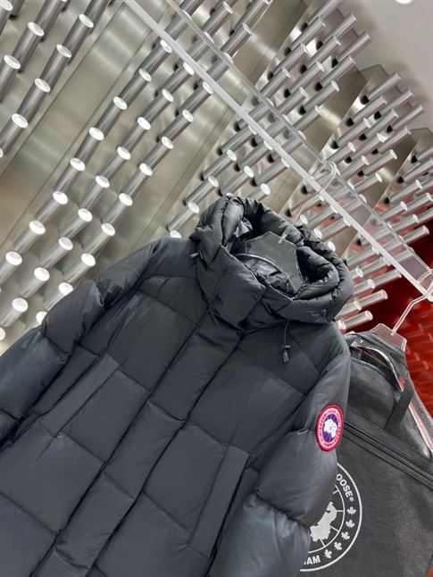 CANADA GOOSE LONG PUFFER COAT - CN22