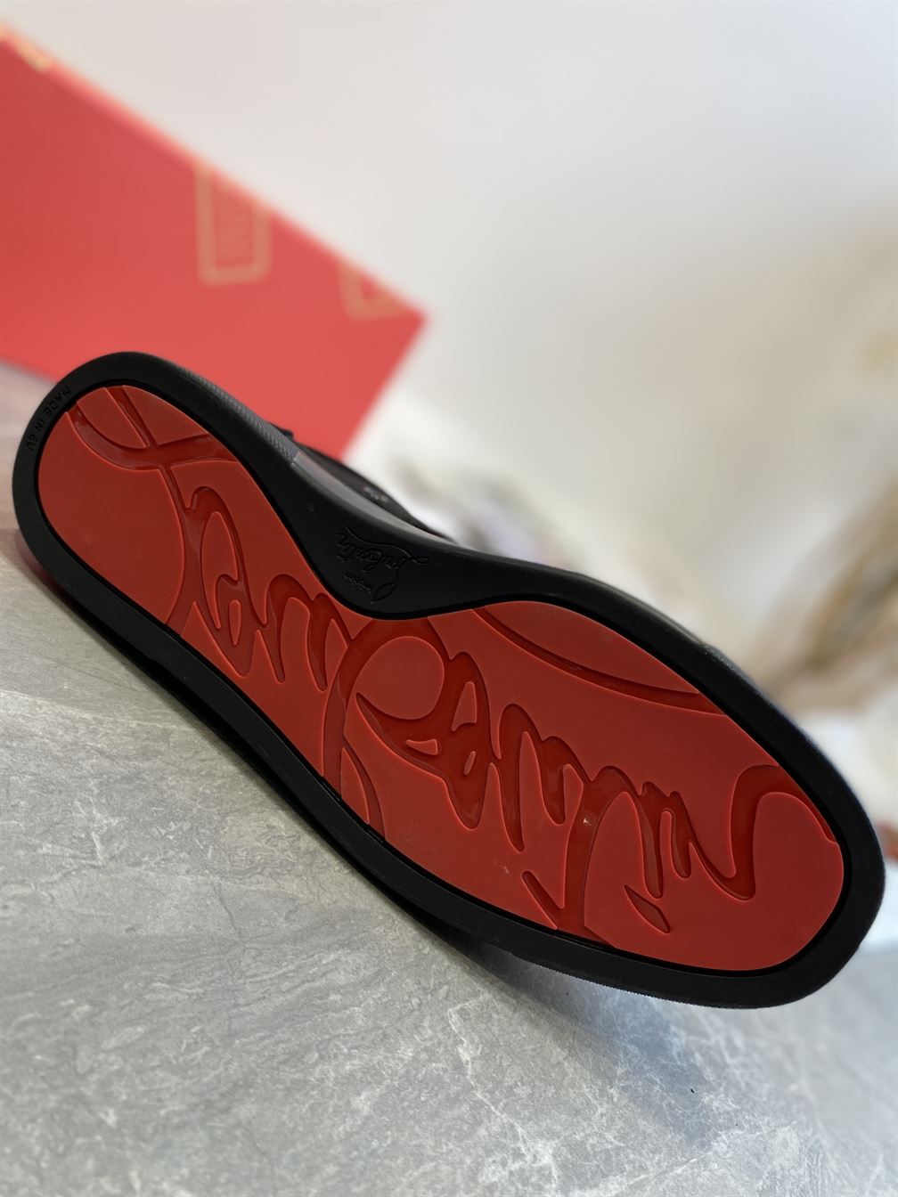 CHRISTIAN LOUBOUTIN LOW TOP SNEAKER - CLS001