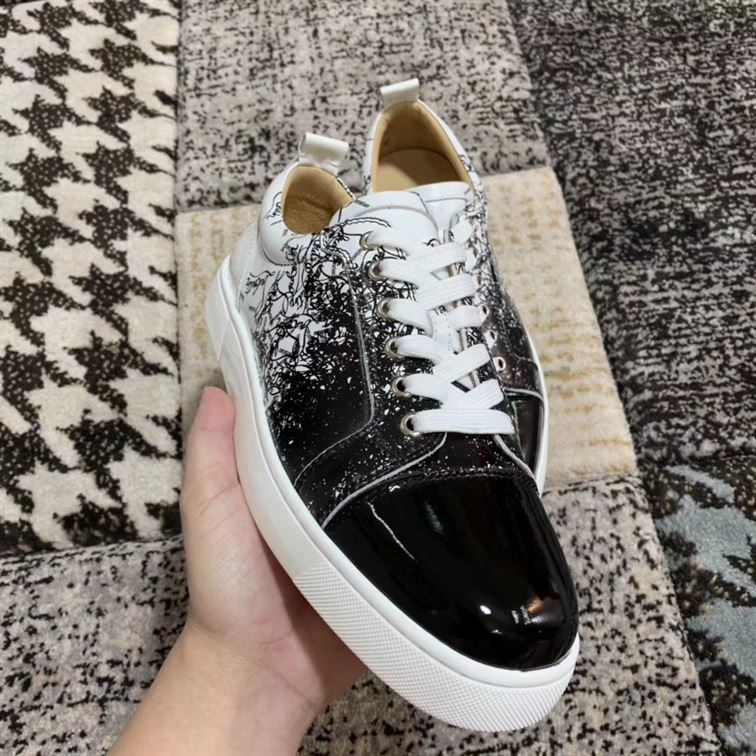 CHRISTIAN LOUBOUTIN LOW TOP SNEAKER - CLS008