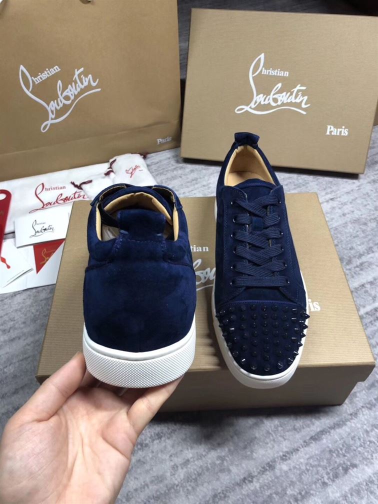 CHRISTIAN LOUBOUTIN LOW TOP SNEAKER - CLS013
