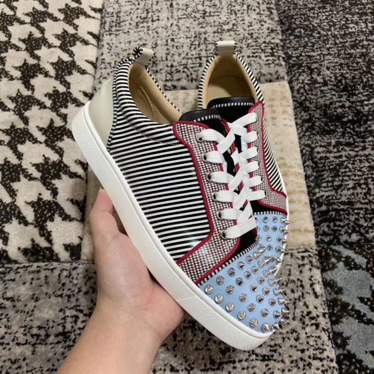 CHRISTIAN LOUBOUTIN LOW TOP SNEAKER - CLS015