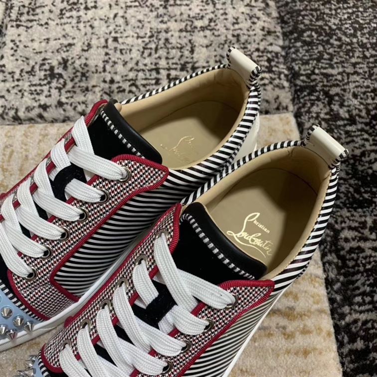 CHRISTIAN LOUBOUTIN LOW TOP SNEAKER - CLS015