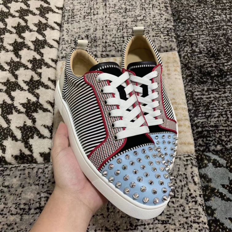CHRISTIAN LOUBOUTIN LOW TOP SNEAKER - CLS015