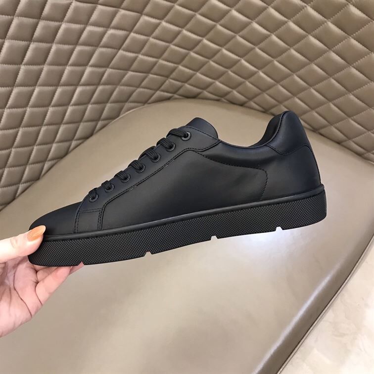 CHRISTIAN LOUBOUTIN LOW TOP SNEAKER - CLS019