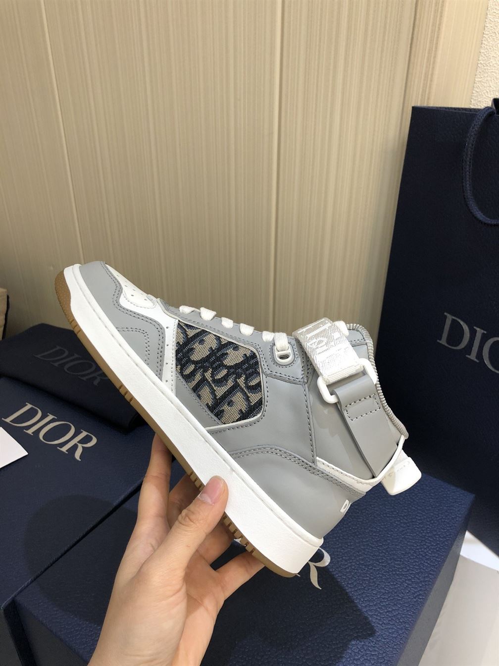 DIOR B27 HIGH-TOP SNEAKER - DO009