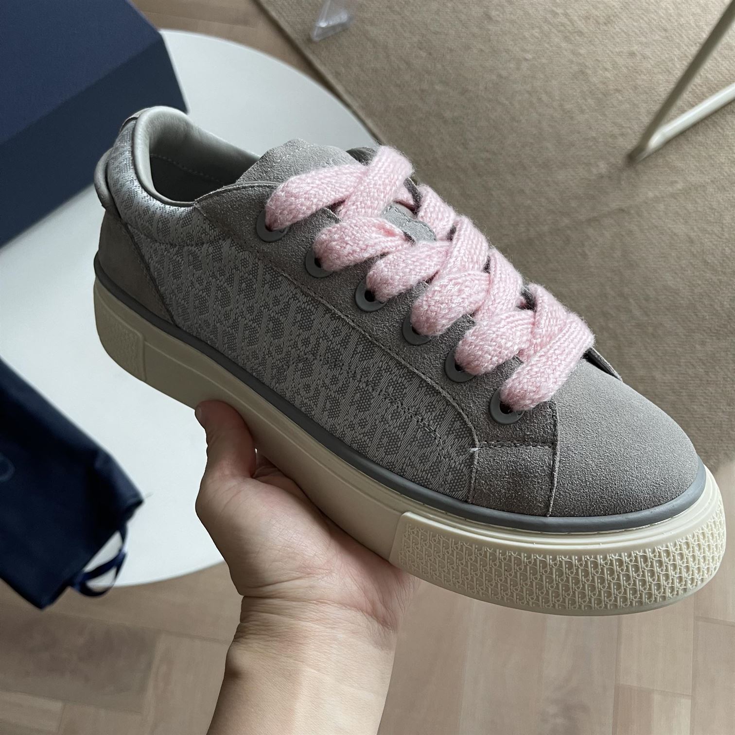 DIOR B33 SNEAKER GRAY AND WHITE DIOR OBLIQUE JACQUARD - DO130