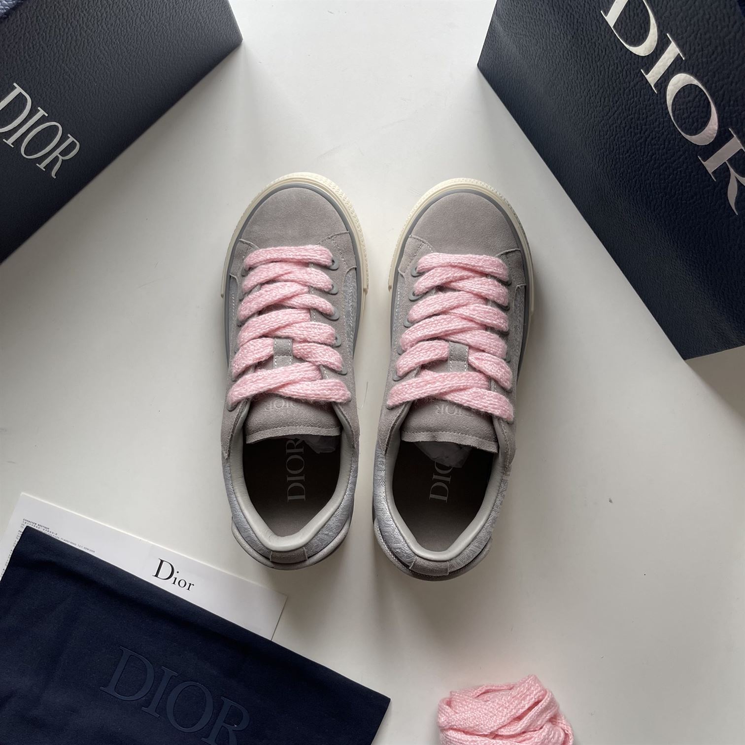 DIOR B33 SNEAKER GRAY AND WHITE DIOR OBLIQUE JACQUARD - DO130