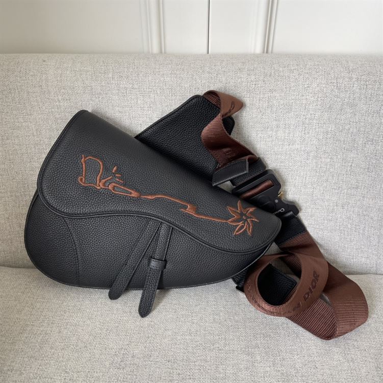DIOR CACTUS JACK DIOR SADDLE BAG BLACK GRAINED CALFSKIN WITH EMBROIDERED SIGNATURE - DIO019