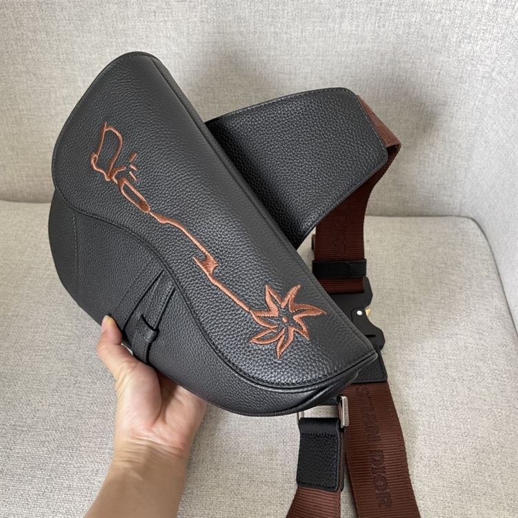 DIOR CACTUS JACK DIOR SADDLE BAG BLACK GRAINED CALFSKIN WITH EMBROIDERED SIGNATURE - DIO019
