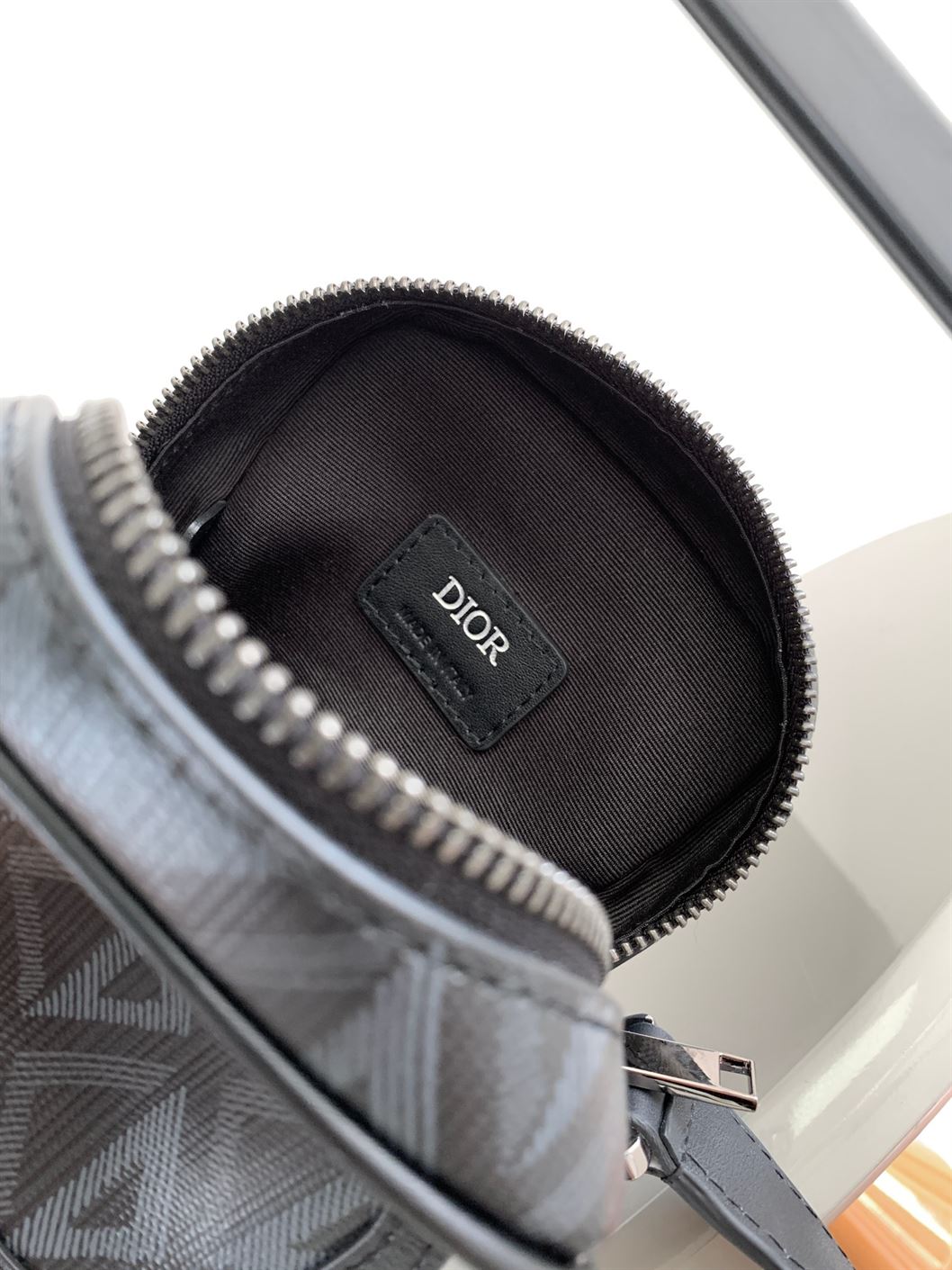 DIOR HIT THE ROAD VERTICAL POUCH - DIO047