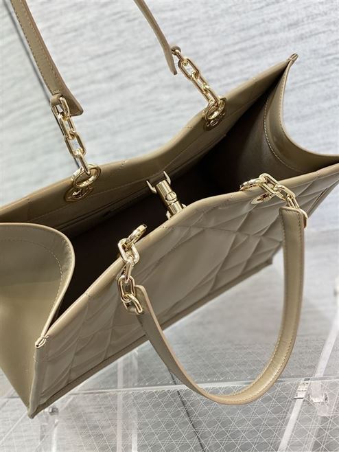 DIOR MEDIUM DIOR ESSENTIAL TOTE BAG BROWN