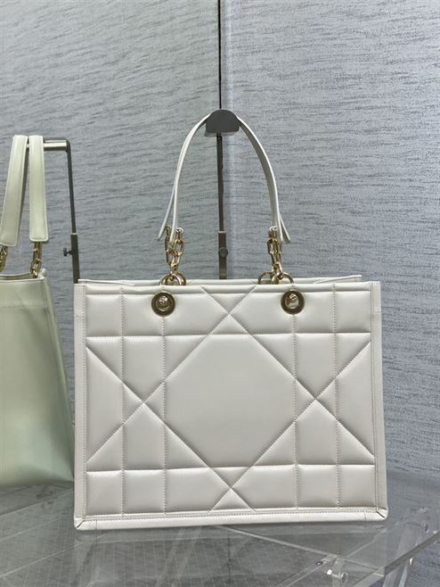 DIOR MEDIUM DIOR ESSENTIAL TOTE BAG WHITE