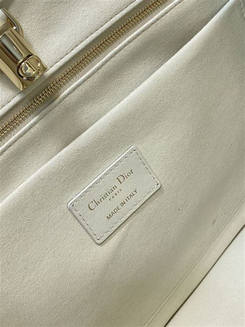 DIOR MEDIUM DIOR ESSENTIAL TOTE BAG WHITE