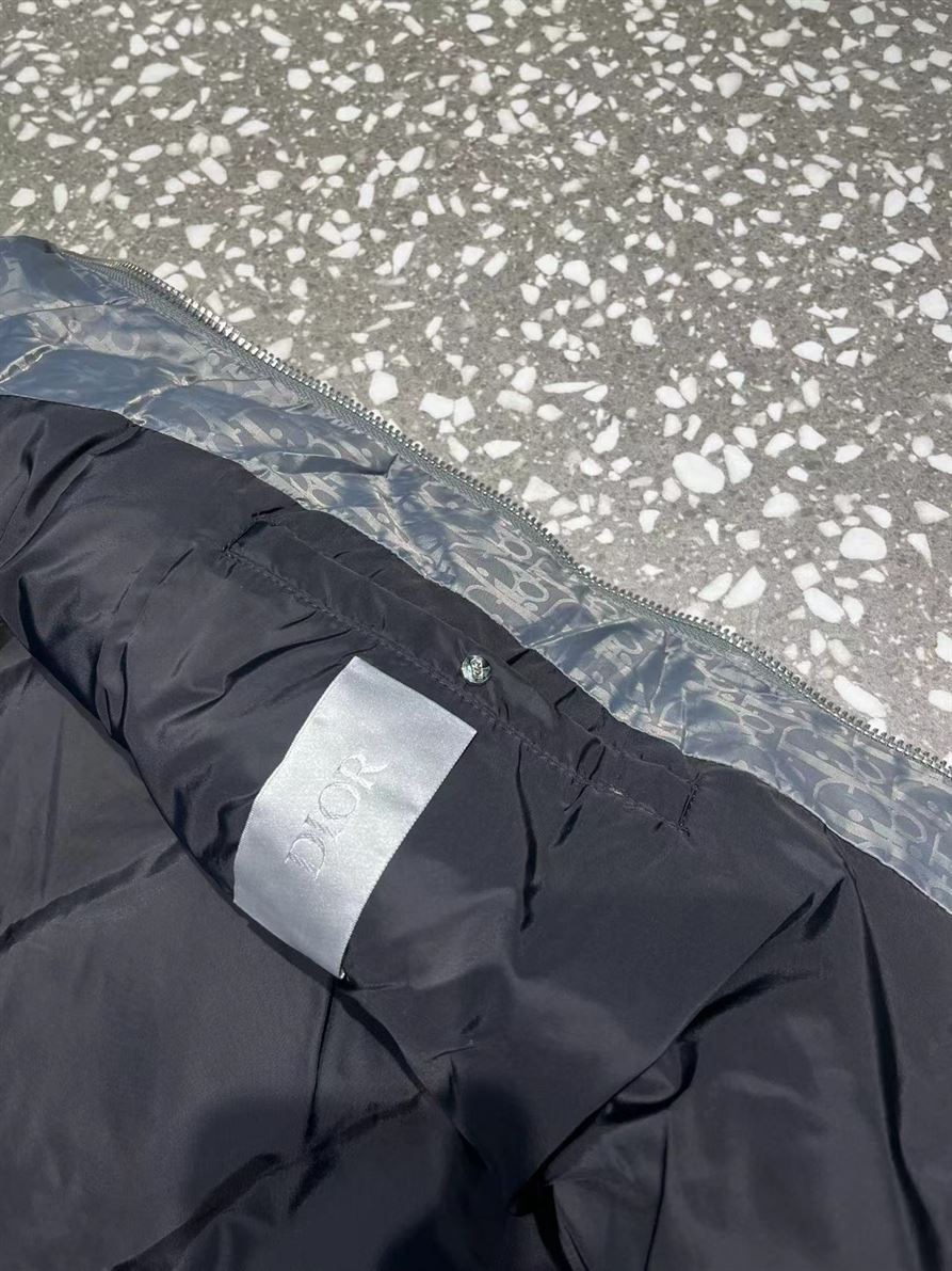 DIOR OBLIQUE SLEEVELESS DOWN JACKET - DRC016
