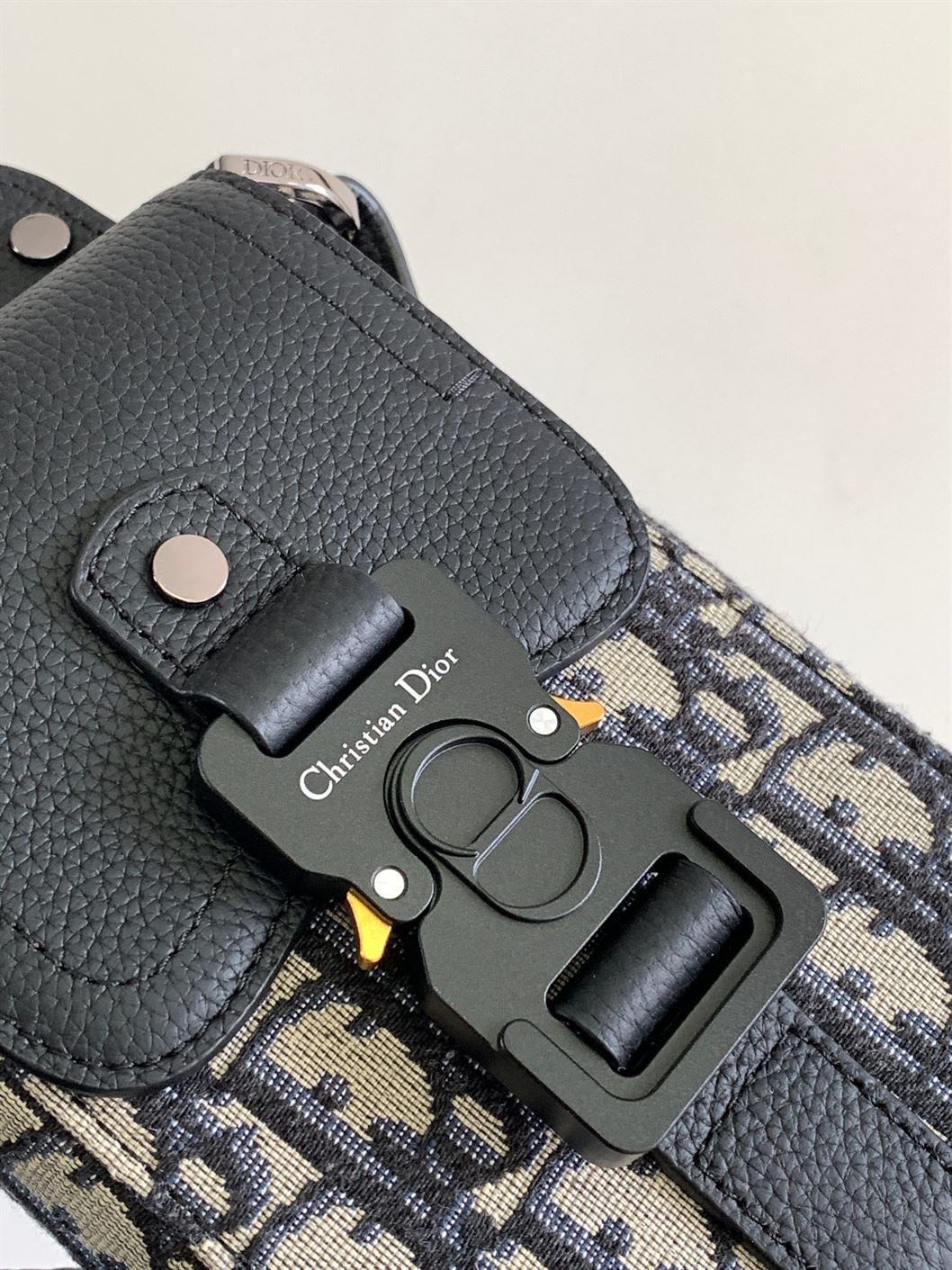 DIOR SADDLE VERTICAL POUCH WITH STRAP - DIO048