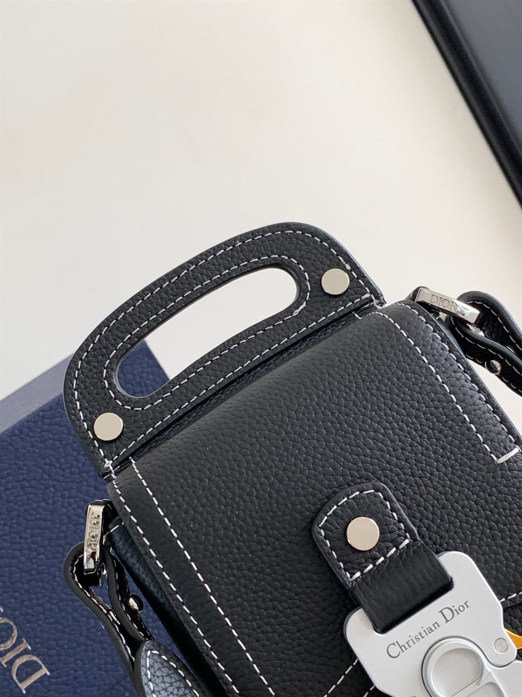 DIOR SADDLE VERTICAL POUCH WITH STRAP - DIO049