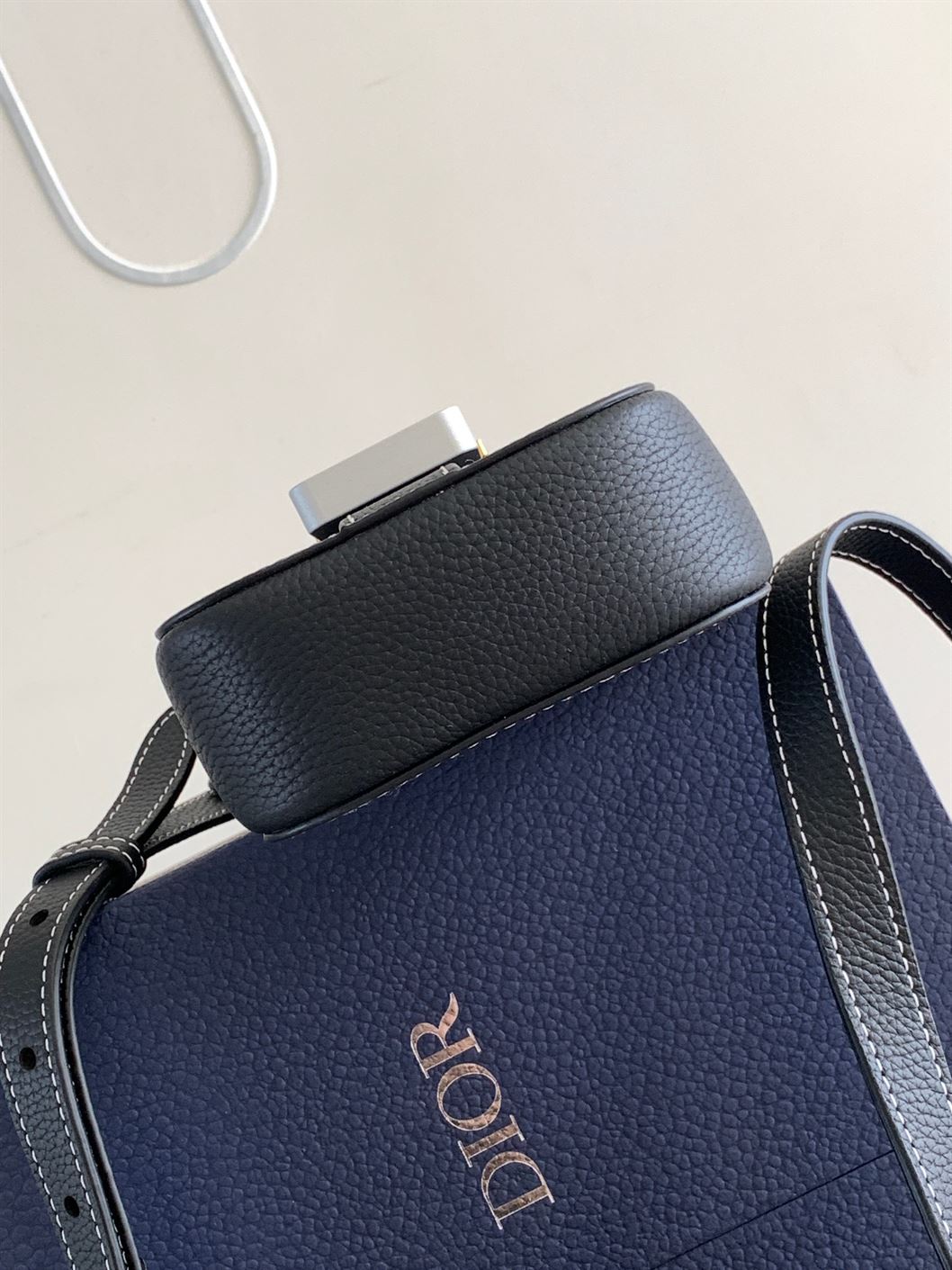 DIOR SADDLE VERTICAL POUCH WITH STRAP - DIO049