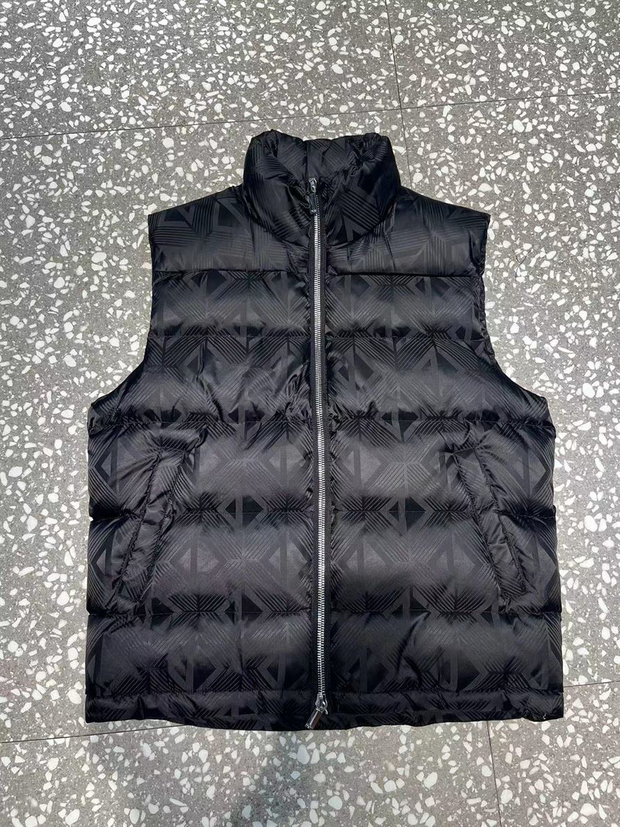 DIOR SLEEVELESS DOWN JACKET - DRC017