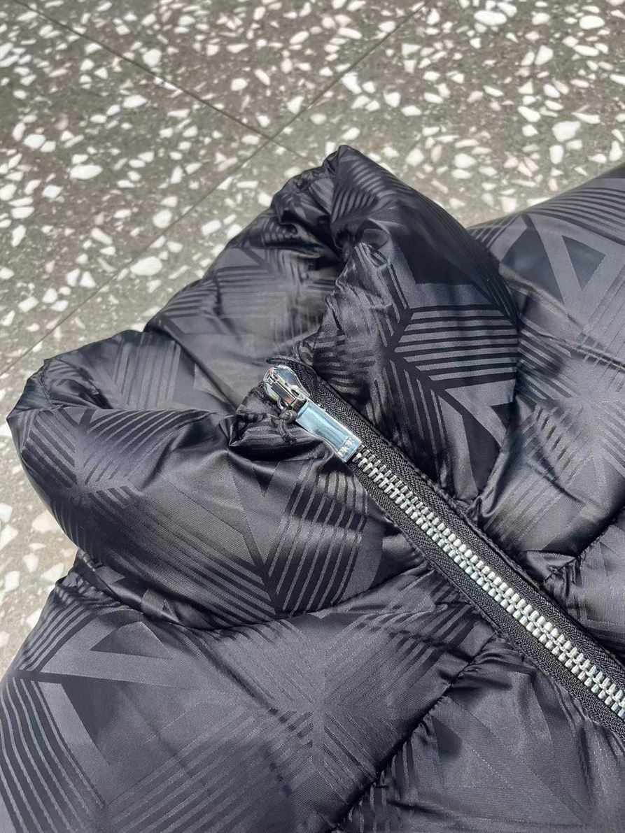 DIOR SLEEVELESS DOWN JACKET - DRC017